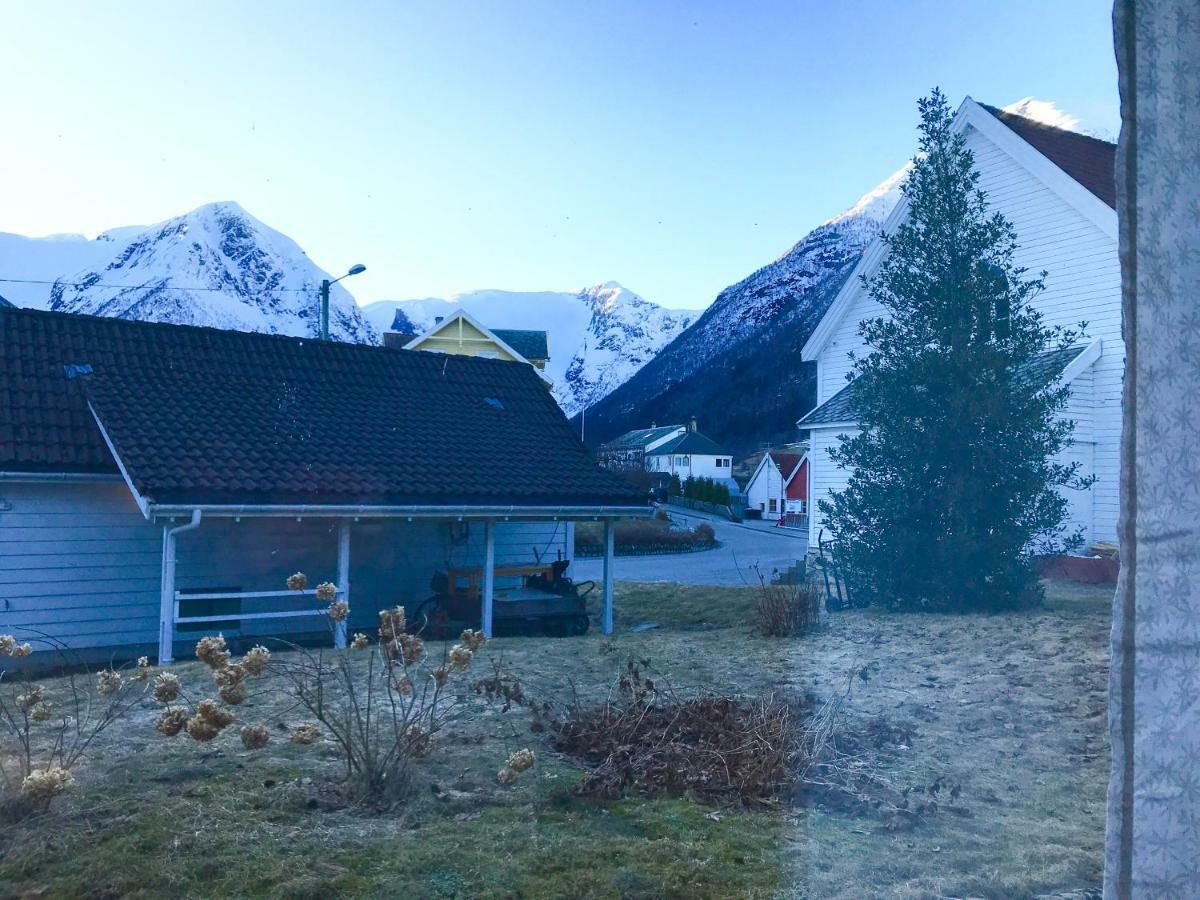 Villa Holmen 2 - Ground floor apartment Balestrand Exterior foto