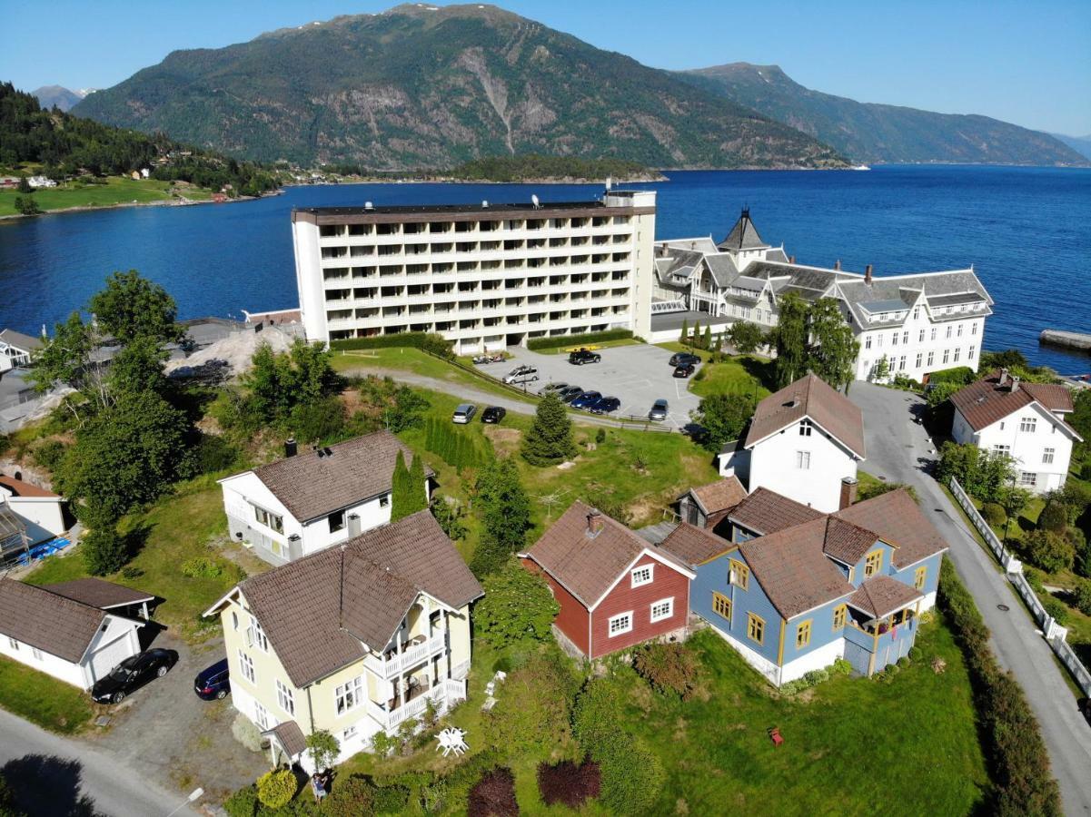 Villa Holmen 2 - Ground floor apartment Balestrand Exterior foto